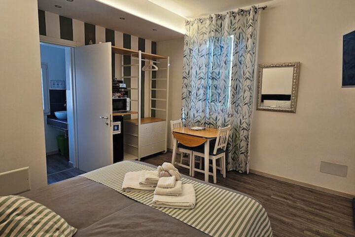Room 28 of 76