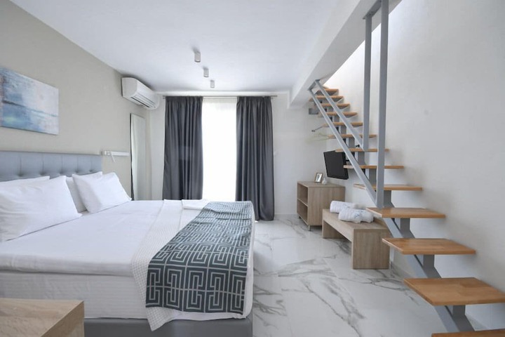 Room 15 of 52