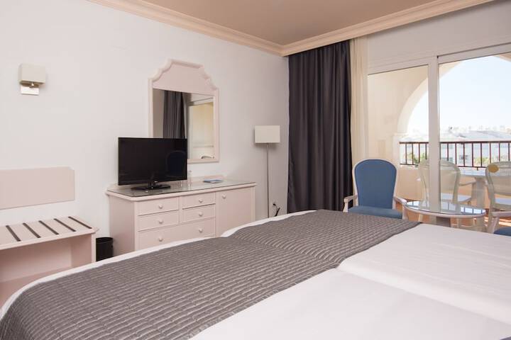 Room 5 of 89