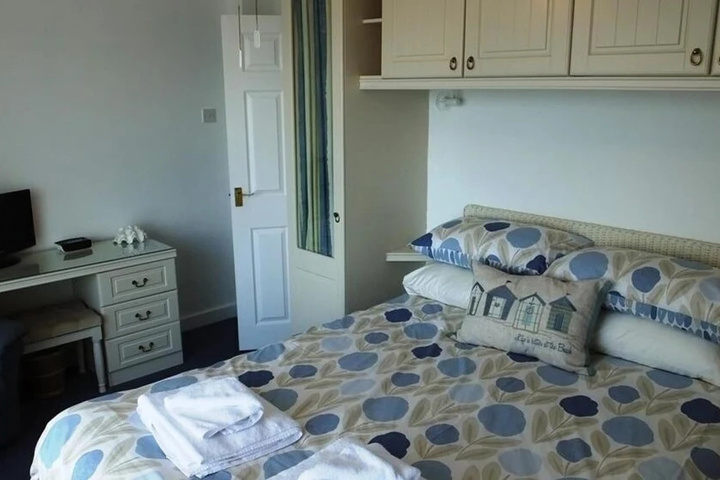 Room 6 of 15