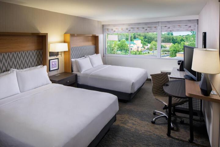 Standard Room, King or Two Doubles (4 of 12)