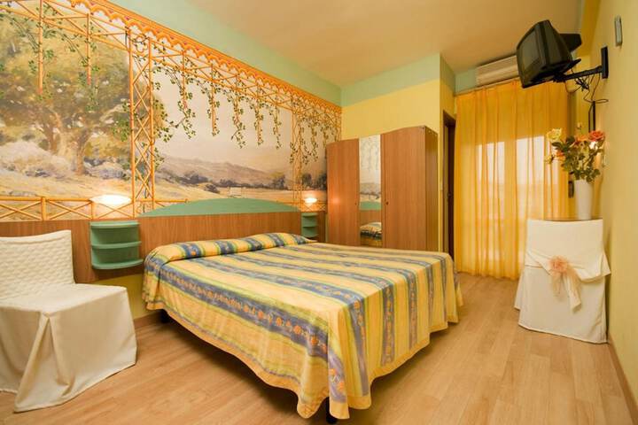 Room 23 of 62
