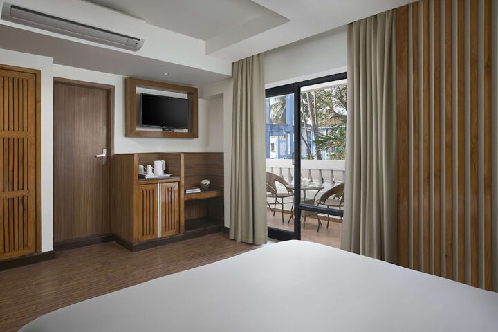 Room 10 of 143