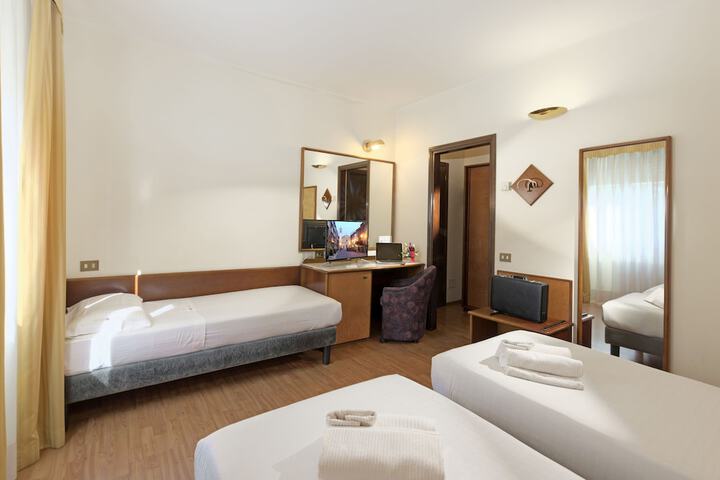 Room 5 of 33