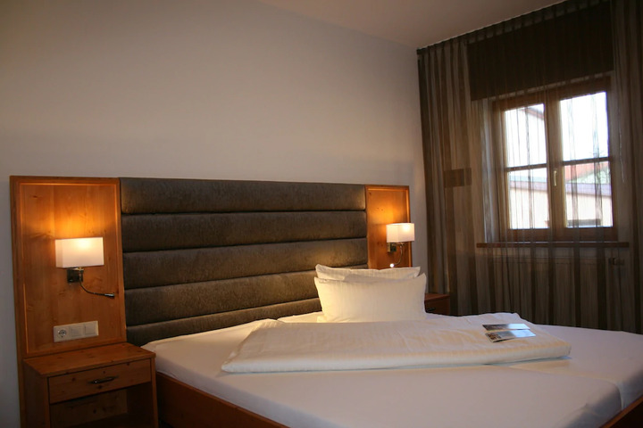 Room 3 of 10