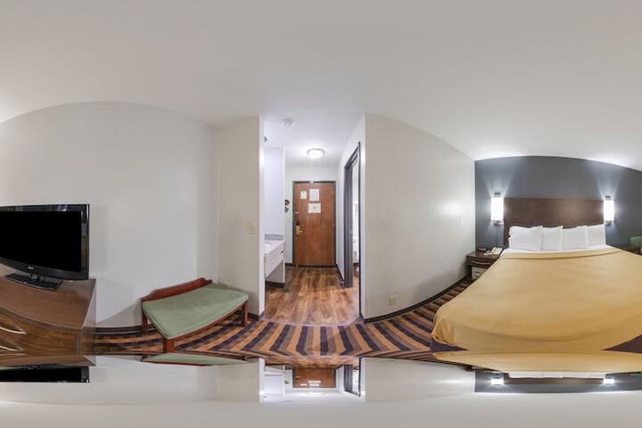 1 King Bed (4 of 7)