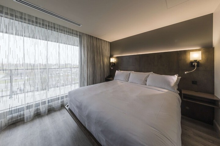 Room 27 of 104