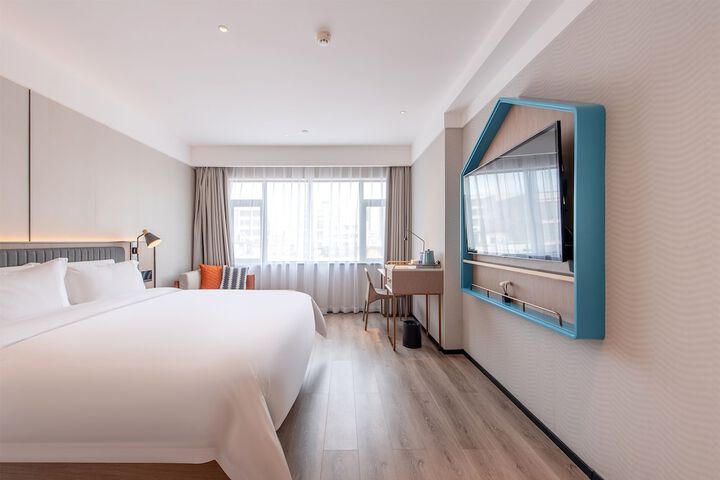 Room 10 of 26
