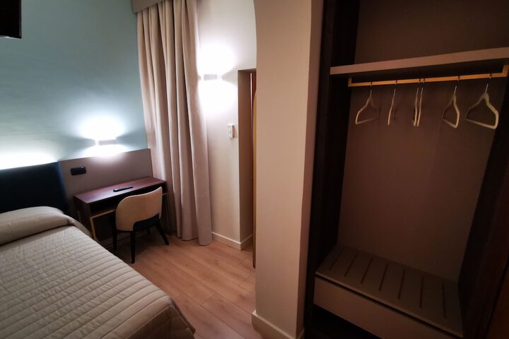 Room 5 of 30