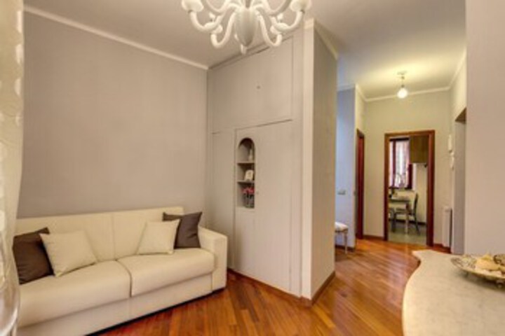 Room 9 of 33