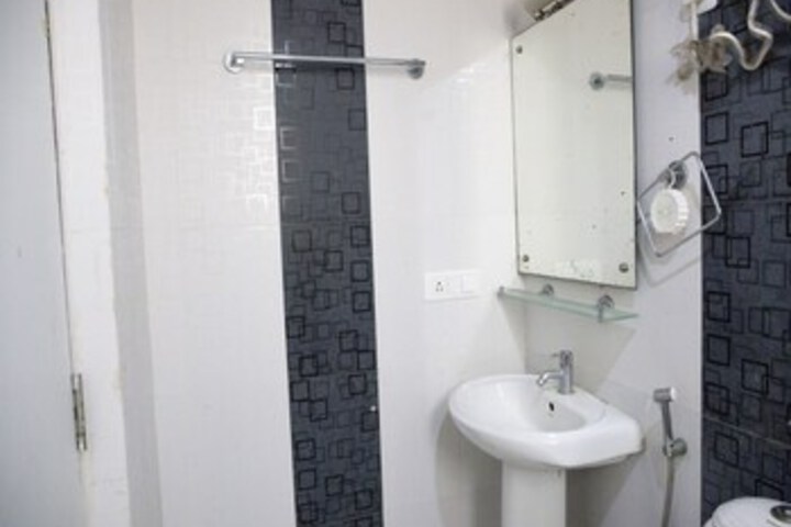 Room 3 of 20