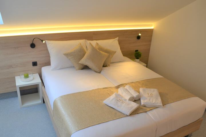 Room 6 of 71