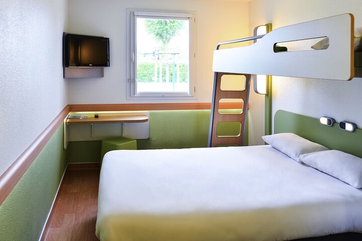 Room 13 of 27