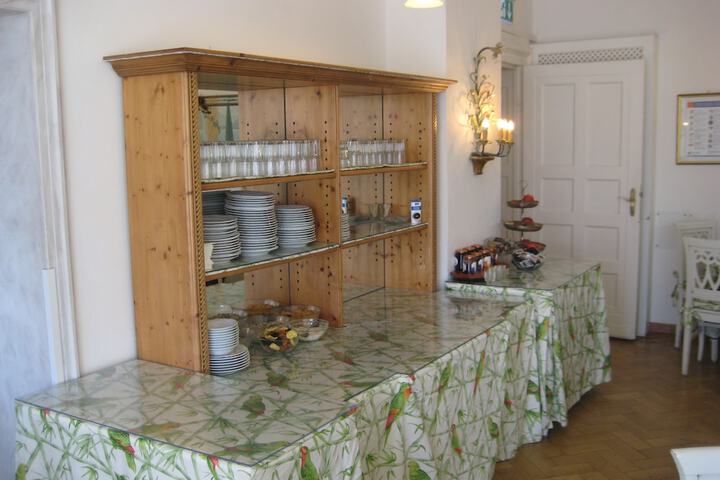 Breakfast/Coffee Service 58 of 73