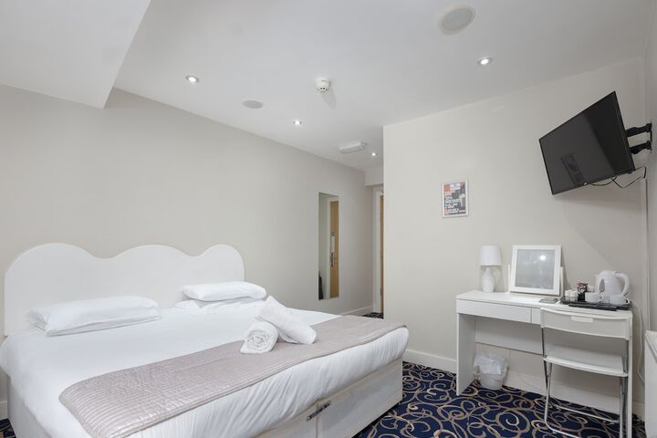 Room 4 of 30