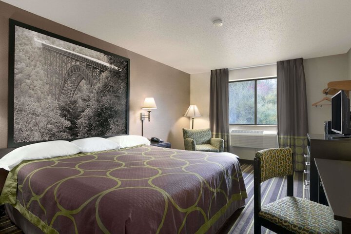 1 King Bed (3 of 7)