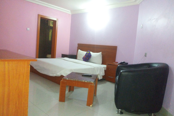 Room 13 of 28
