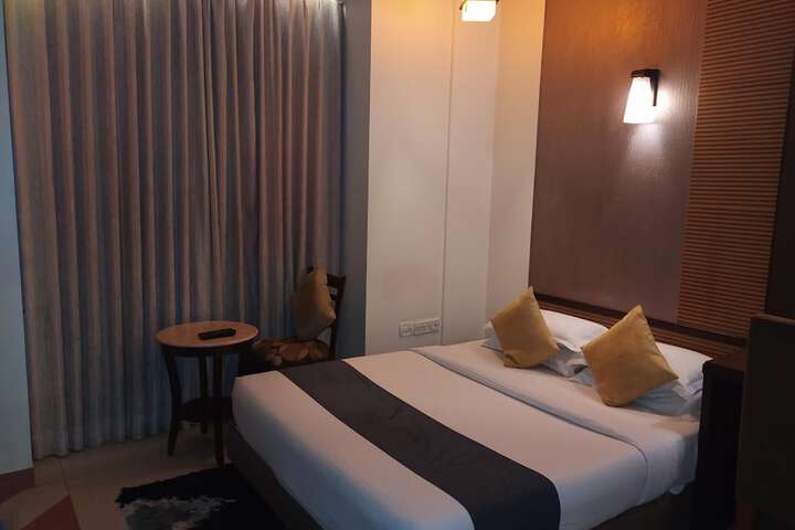 Room 16 of 34