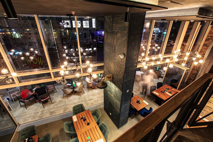 Lounge 58 of 76