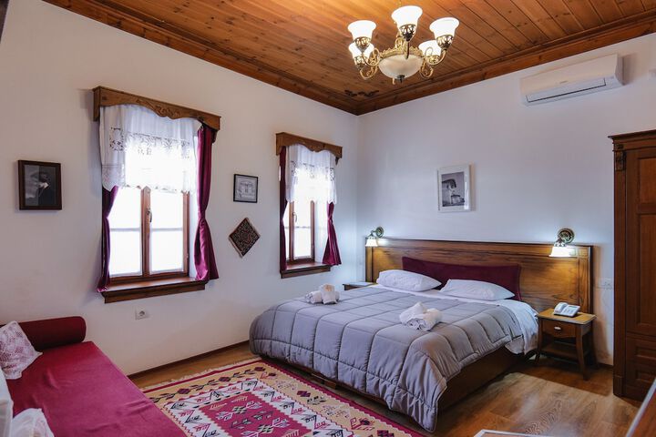 Room 5 of 62