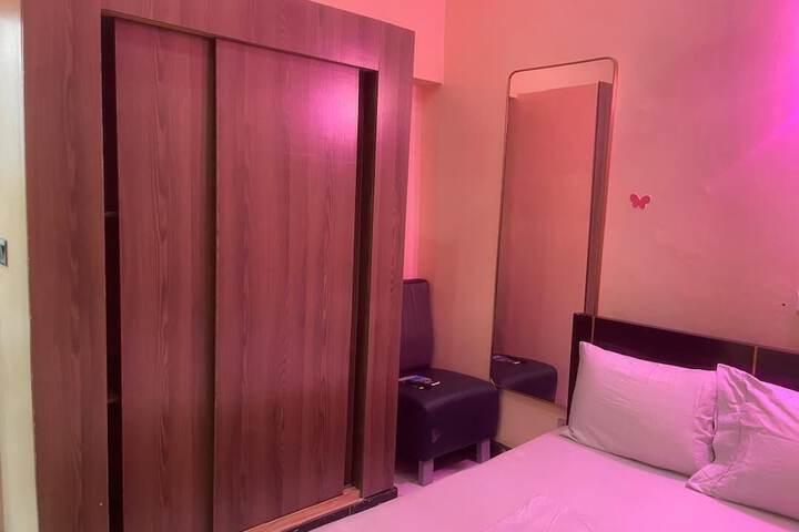 Room 5 of 22