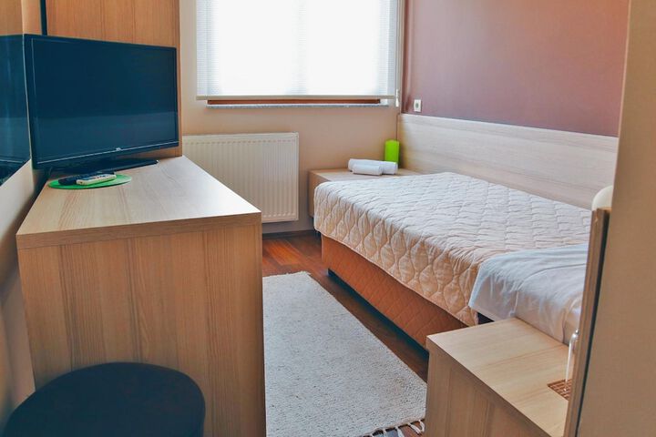 Room 16 of 46