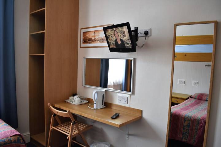 Room 14 of 40
