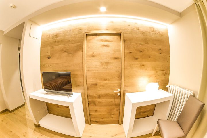 Room 4 of 44