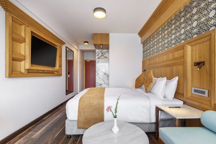 Room 4 of 32