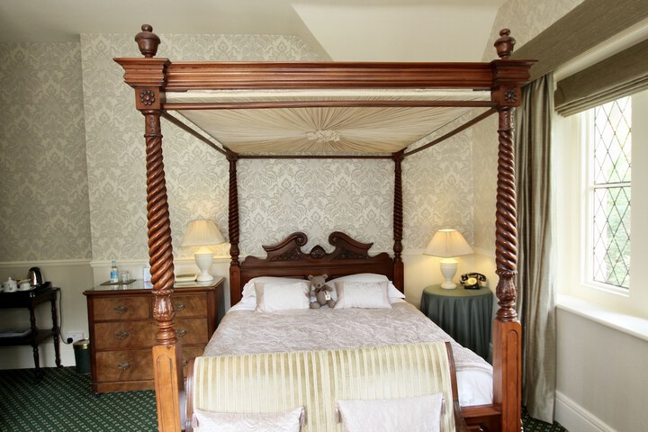 Room 6 of 17