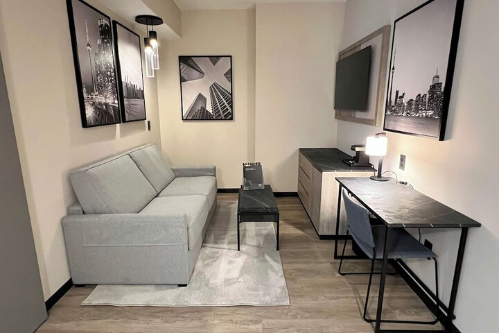 Room 11 of 30