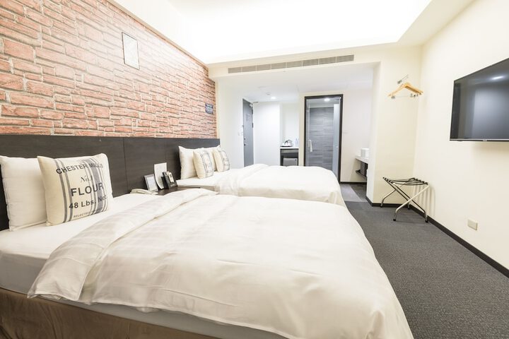 Room 15 of 61