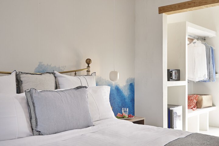 Room 4 of 51