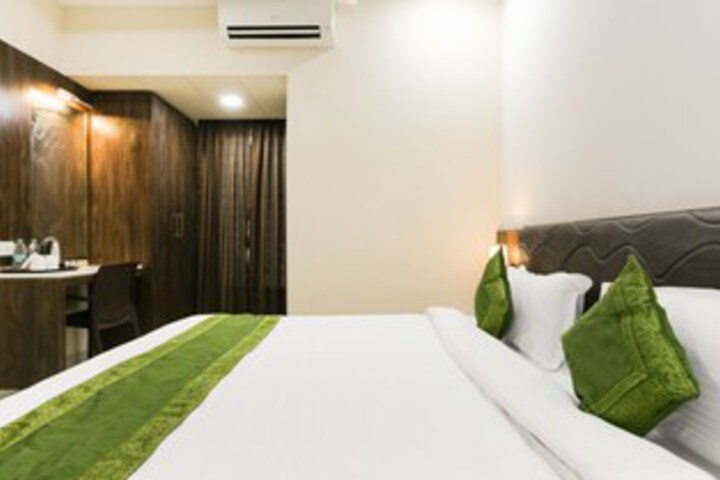 Room 30 of 49