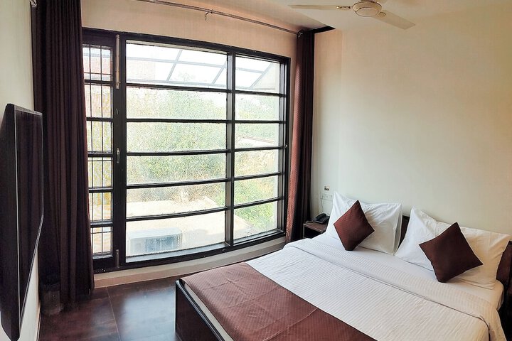 Room 6 of 18