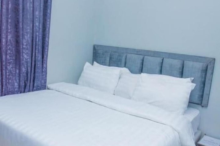 Room 2 of 40