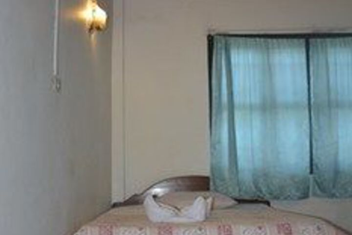 Room 7 of 28