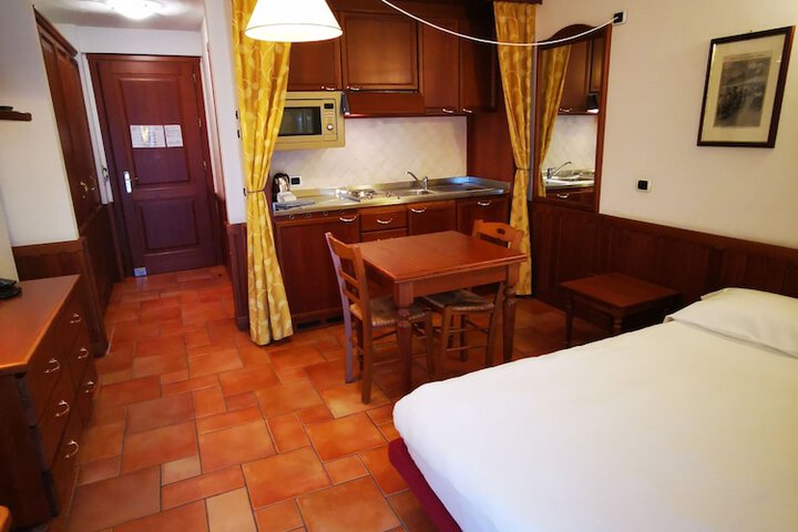 Room 8 of 35