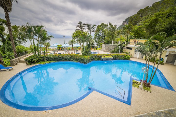 Hotel Pool