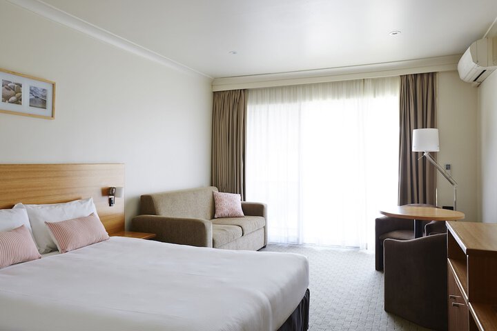 Room 9 of 32