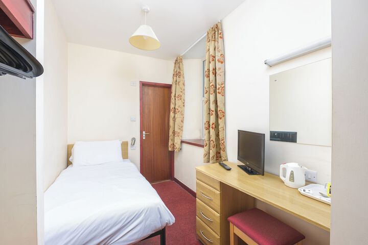 Room 8 of 34