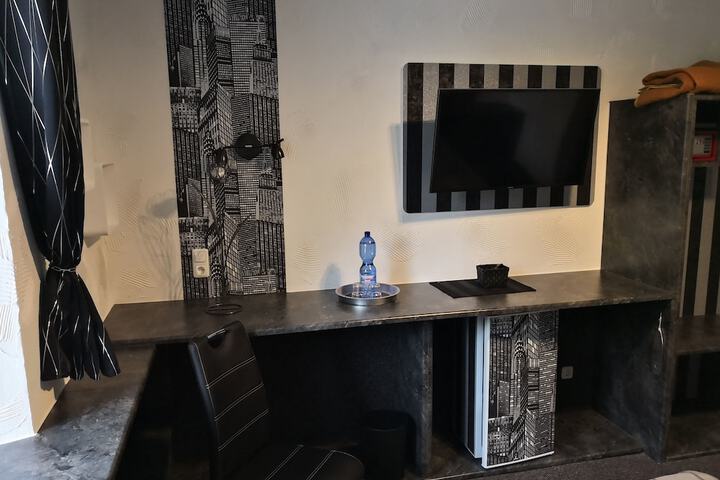 Room 6 of 73