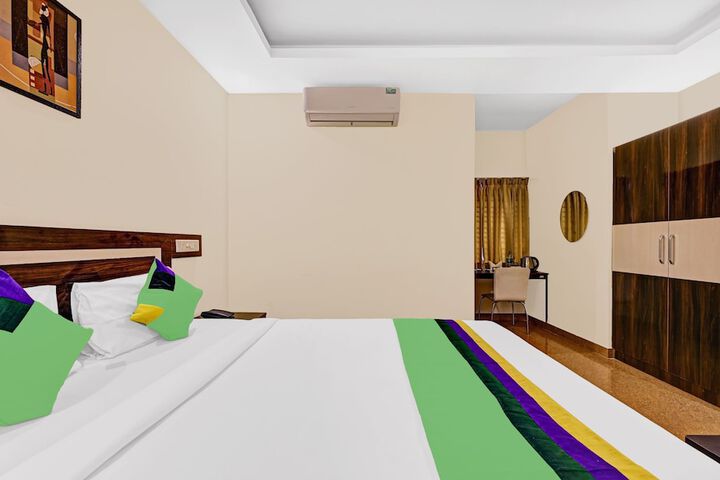 Room 9 of 22