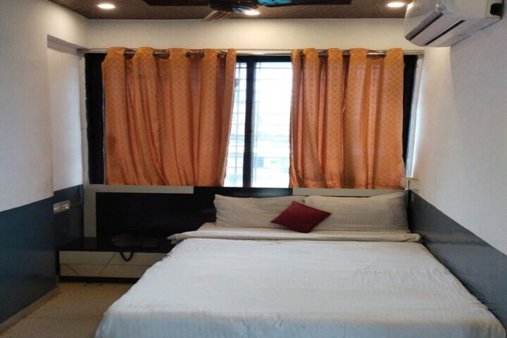 Room 3 of 37