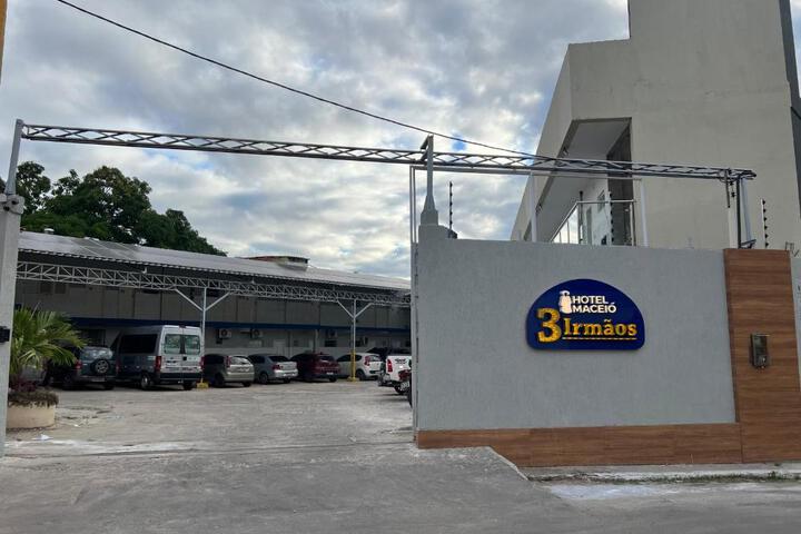 Exterior of Hotel Maceió 3 irmãos