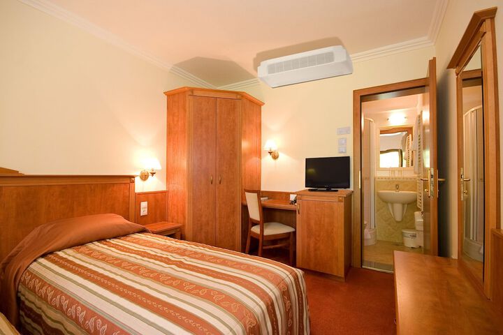 Room 3 of 42