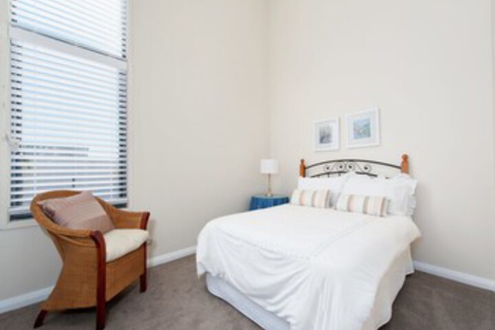 Room 13 of 20