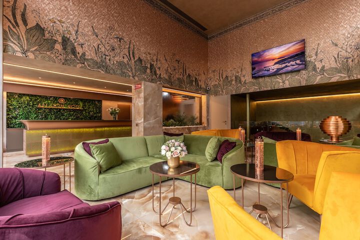 Entrance & Lobby