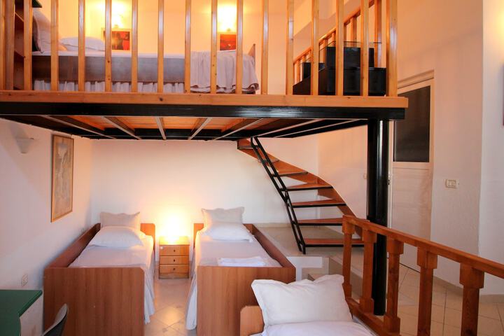 Room 3 of 177