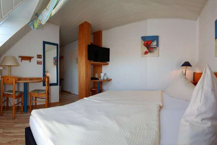 Room 2 of 41